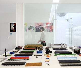 众德设计CMF实验室，产品设计与批量制造供应商众德设计一站式工业设计整合服务商，专注产品创新设计、品牌战略营销、产品量化制造三大服务。